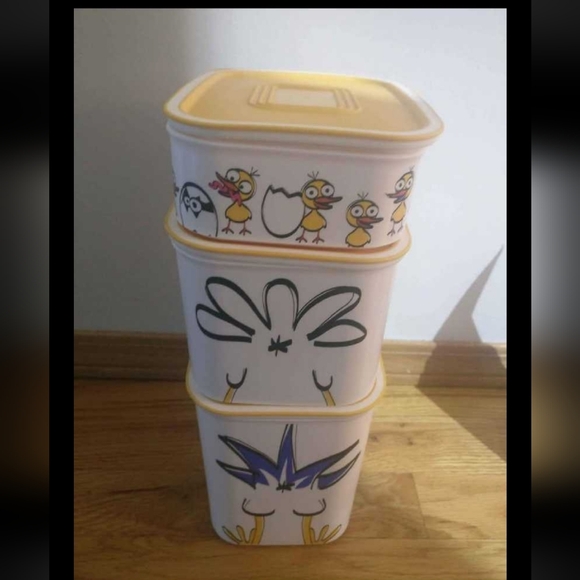 Tupperware Chickens Stacking Containers - Picture 2 of 2